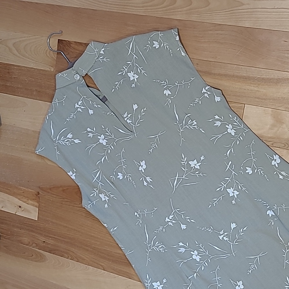 Dress - Picture 4 of 4